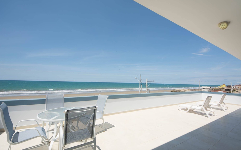 Amazing Beachfront Pool House Do not miss this house with an incredible ocean v…