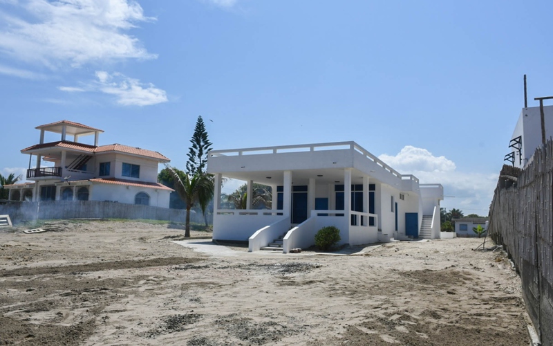 Beachfront view - Oceanfront Villa Los Ranchos Beachfront view Crucita, Ecuador Nikon D7500 by Aladino Mendoza