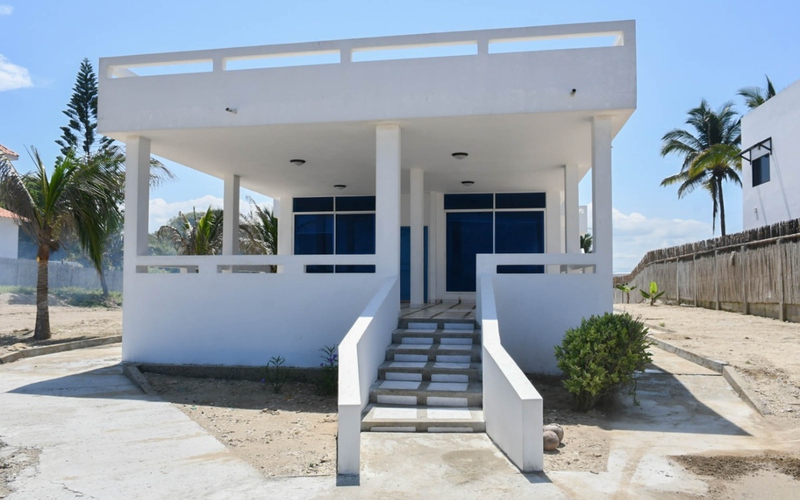 Beachfront view - Oceanfront Villa Los Ranchos Beachfront view Crucita, Ecuador Nikon D7500 by Aladino Mendoza