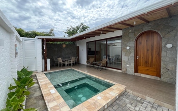 <p data-start="0" data-end="372">Modern and cozy&…