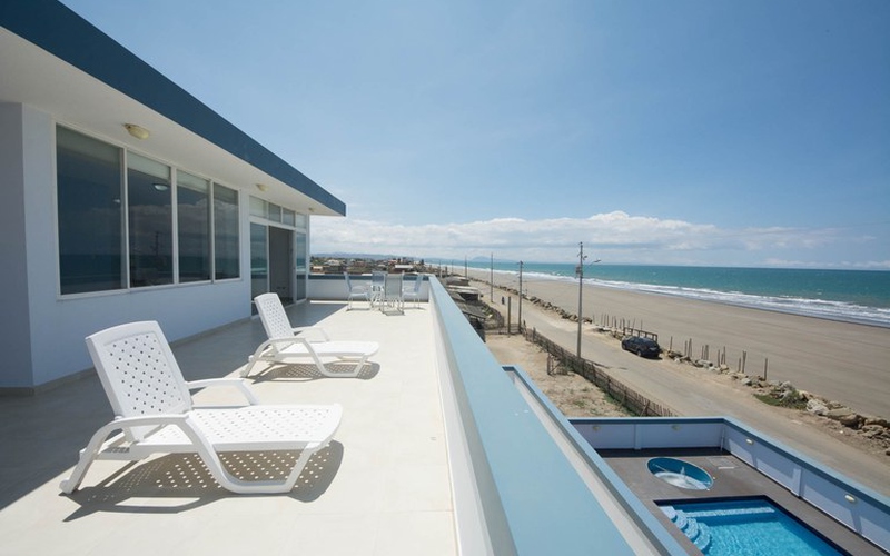 Amazing Beachfront Pool House <p>Do not miss this house with an incredible ocea…