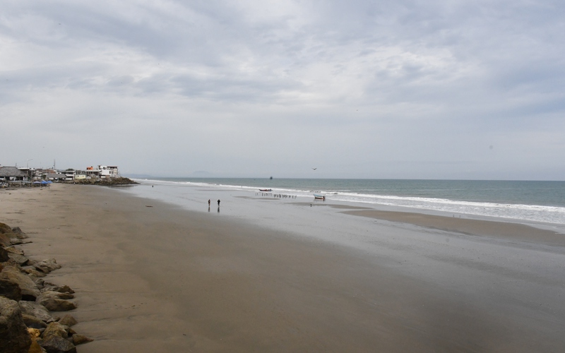 Beachfront view San Clemente, Ecuador Private by Aladino Mendoza