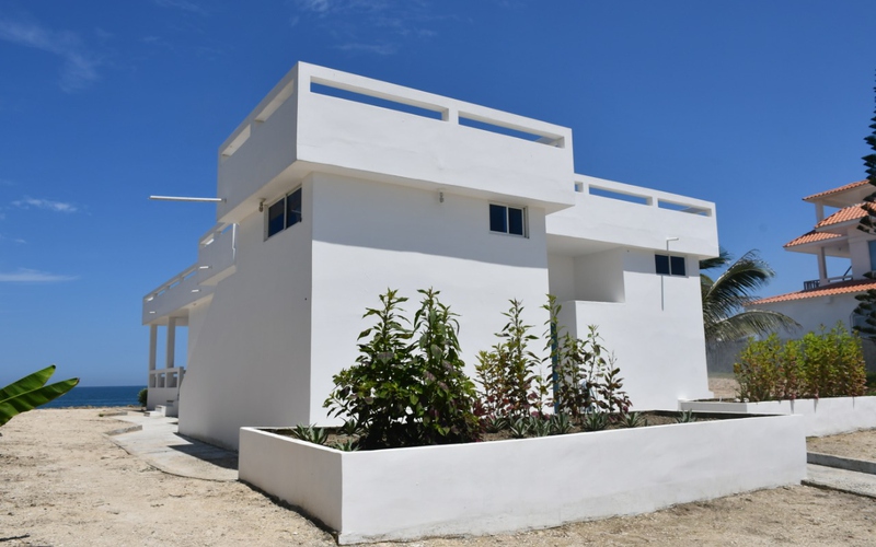 Beachfront view - Oceanfront Villa Los Ranchos Beachfront view Crucita, Ecuador Nikon D7500 by Aladino Mendoza