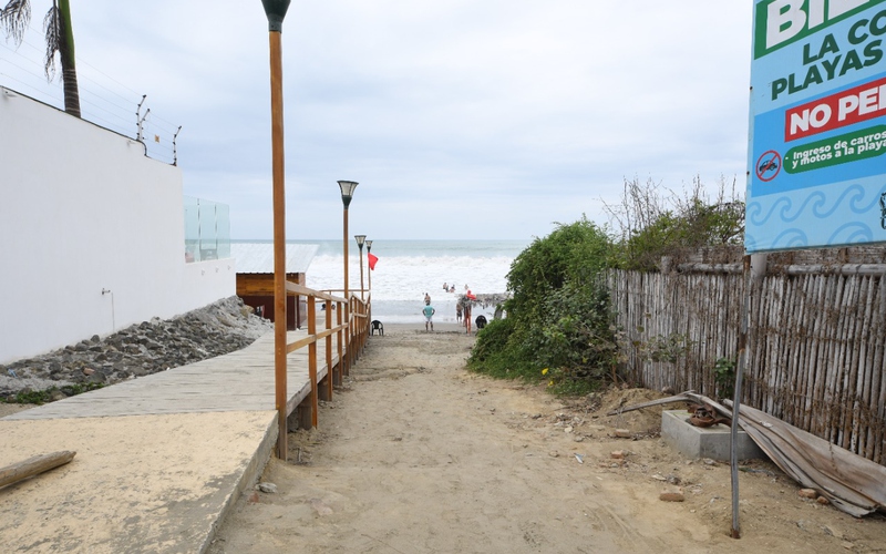 Beachfront view San Clemente, Ecuador Nikon D7500 by Aladino Mendoza