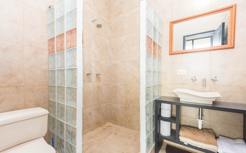 Master Bathroom - Comfortable Townhouse Near the Ocean Master Bathroom San Clemente, Ecuador Nikon D7500 by Lourdes Mendoza
