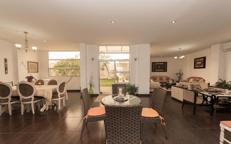 Luxury City Home Near The Beach Enjoy a comfortable and modern living with this A…