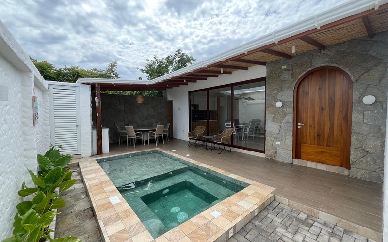 <p data-start="0" data-end="372">Modern and cozy&…