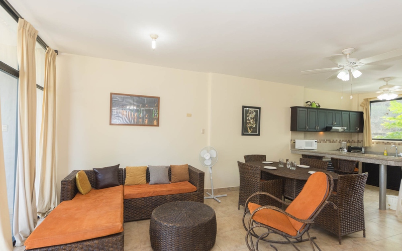 <p>This 2 bedroom and 2.5 bathroom beach townhous…