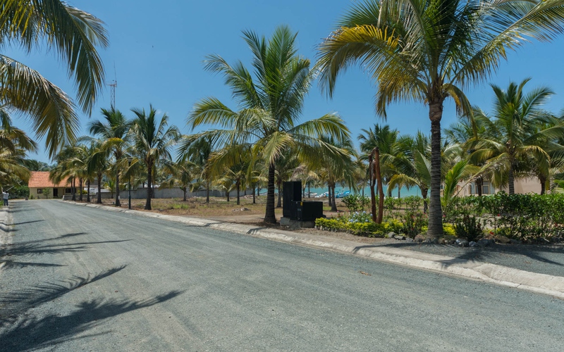 Beachfront view Jama, Ecuador Nikon D7500 by Lourdes Mendoza